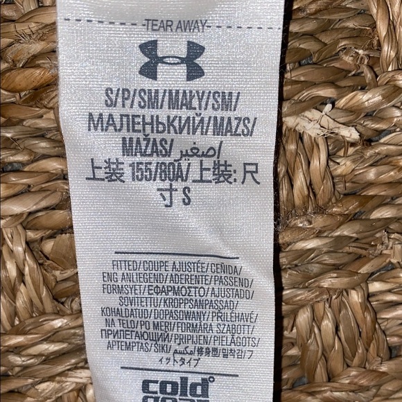 Under Armour ColdGear Mock   Black w/ White Star Long Sleeve Top sz Small Fitted - Picture 8 of 8